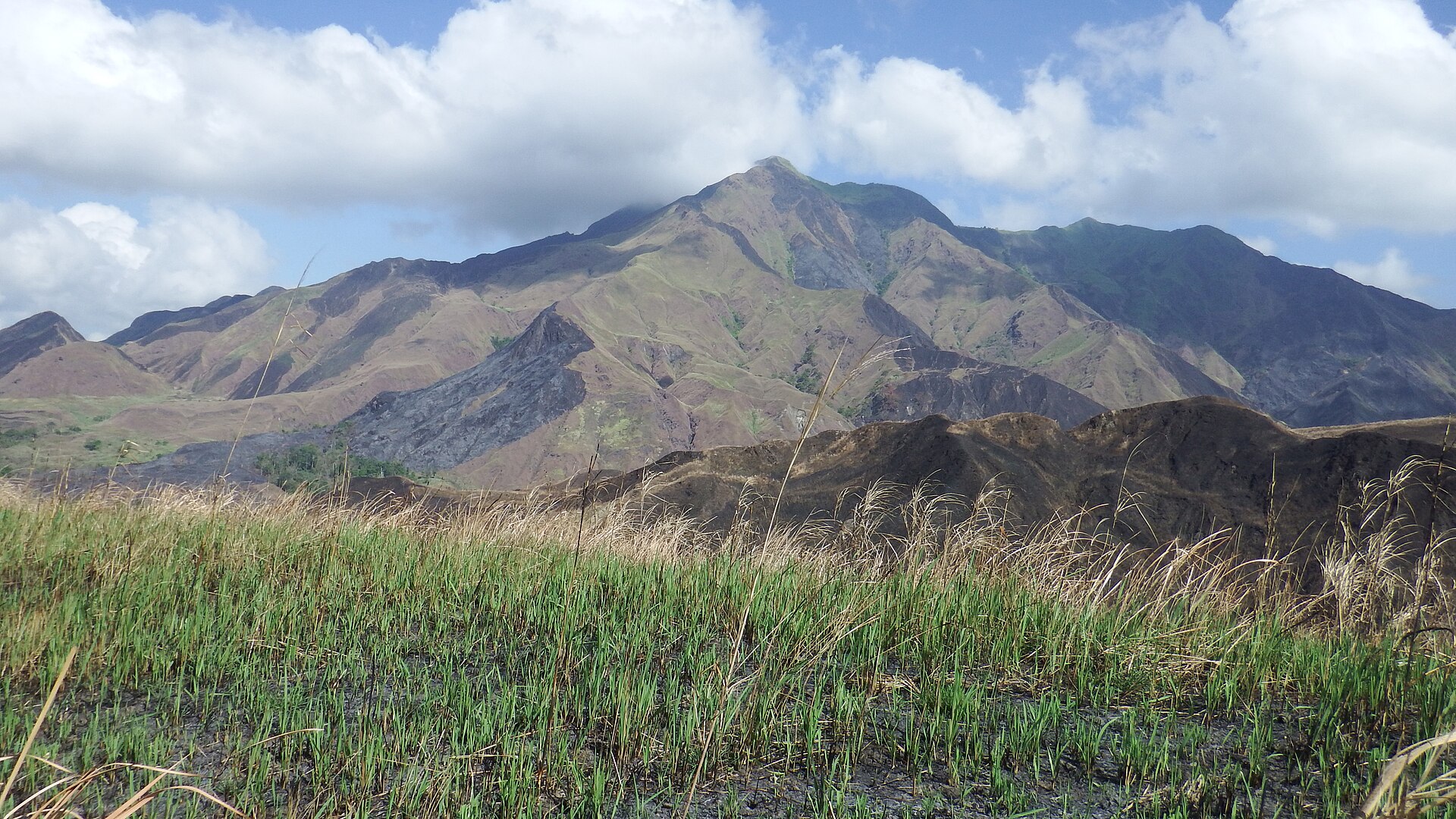 Mount Iglit and its grass-covered slopes, Mounts Iglit–Baco National Park, Mindoro.